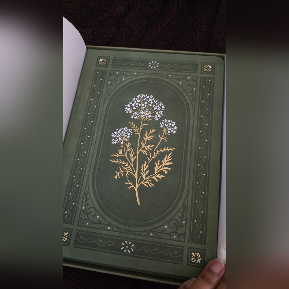 Elegant Green and Gold Decorative Book Cover